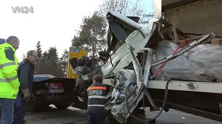 19.12.2019 - VN24 - LKW gerät in Gegenverkehr - fataler Unfall auf B1 in Paderborn