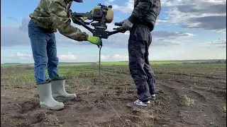 Установка анкера (якоря) для виноградной шпалеры с помощью бензобура.