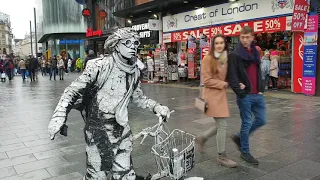 AMAZING Living Human Statue | Street performer | London