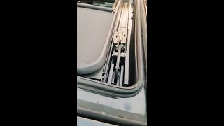 Mercedes CLA 250 sunroof not closing