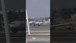 That wing flex! Boeing 787 Dreamliner landing! #aviation #planespotting