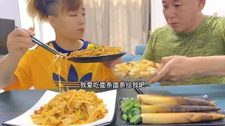 越是一点亏都不想吃的人，最后是越吃亏#eating show#eating challenge#husband and wife eating food#mukbang #asmr eating