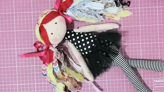 BONECA DE PANO CABELO DE RETALHOS/SUSTENTABILIDADE/UPCYCLING/REAPROVEITAMENTO/RECICLAGEM 🪡🌍