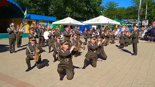 27.05.18р.Краматорськ. Виступ Національного Президентського оркестру України. (музиканти жартують).