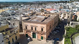 Parabita, Piazza Umberto I. Palazzo storico in vendita