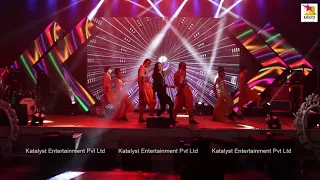 Elli Avram | Live Performance | Jugni Peeke Tight Hai | Bam Bam - Kis Kisko Pyaar Karoon | Delhi