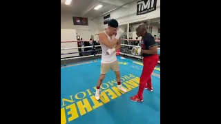 Roger Mayweather teaching the shoulder roll that flog Mayweather mastered for defence.
