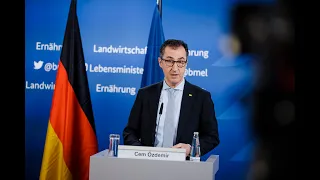 PK Bundesminister Cem Özdemir Sondersitzung der #G7-Agrarminister zur Situation in der #Ukraine.