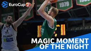 7DAYS Magic Moment of the Night: What a double-pump dunk for Dziewa!