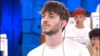 Amici dove è Holden?? il cantante sempre assente cosa succede?