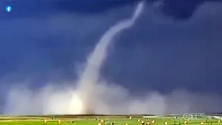 WATCH: Tornadoes touch down across Alberta