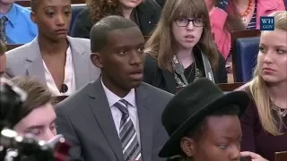 Josh Earnest (and President Obama) Briefs College Reporters