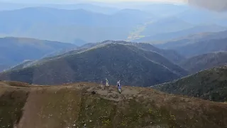 Australian MOUNTAIN GLIDING: Between rocks and a sunny place