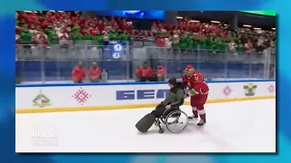 Лукашенко вытащил мужчину в инвалидной коляске на лёд, дабы покататься | В ТРЕНДЕ