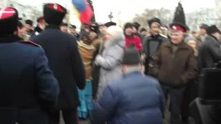 Казаки танцуют на Народном вече в Луганске