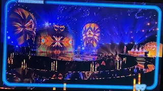 Grandfather clock sings can’t smile without you | the masked singer season 2 episode 4