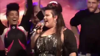 נטע שרה TOY בחגיגות הנצחון בכיכר רבין לאחר הזכיה באירוויזיון 2018 Netta sings toy after winning