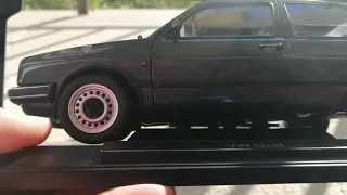 timeless: Volkswagen Golf MKII version CL (year 1988) | Norev 1:18 ||UNBOXING
