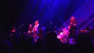 Best Coast "California Nights" live at the Chicago Theatre