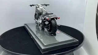Harley Davidson 2016 Breakout in  grey, 1:18 scale motorcycle model from Maisto, MAi20112