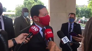 “O que está sendo investigado que continue”, diz Mourão sobre Lava Jato