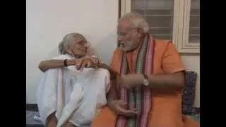 PM takes blessings from his Mother on his birthday (HD)