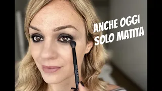 Trucco solo con la matita nera!