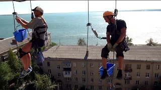 Отрицательный вис (1,5 метра) на стекломое | Промышленный альпинизм