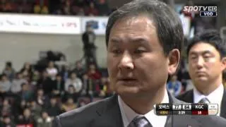 South Korean Basketball Coach Orders Player to Tape his Mouth Shut (ENG SUB)