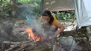 Bushcraft camp - Solo bushcraft in the forest, Make shelter tent , Survival alone Ep.2