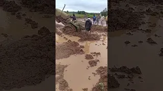 John Deere tractor stuck in the mud 😱❤️😭😡🚜🚜#trendingshorts #tractor #tractorvideo #shorts