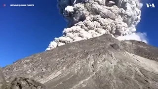 Dramatic video of volcano erupting in CENTRAL JAVA, INDONESIA