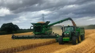 Farol Ltd | John Deere S790i combine working alongside 6175R tractor