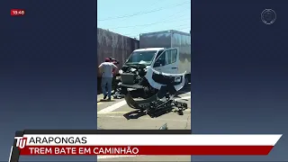 22-03-22 - Trem bate em caminhão em Arapongas