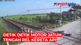 DETIK DETIK MOTOR JATUH DI TENGAH REL KERETA API