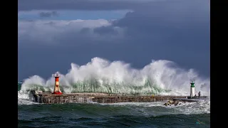 Kalk Bay harbour - Big waves 1 Oct 2020