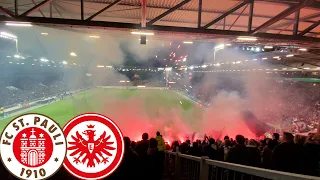 Pyro-Choreo im Gästeblock / FC St. Pauli - Eintracht Frankfurt / 30.10.2019