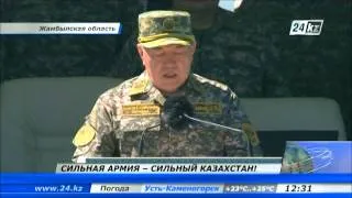 Нурсултан Назарбаев принял участие в боевом параде в Отаре