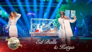 Ed Balls and Katya Jones Cha Cha to 'Love Potion No. 9’ - Strictly 2016: Halloween Week