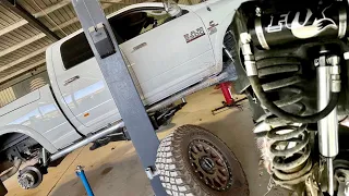 BEST RAM 2500 MOD ! A DIY FOX 2.5” SHOCK INSTALL, Stock Shocks are terrible !