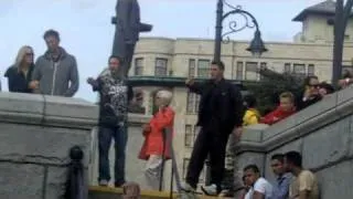 Victoria Street Performer gets Heckled...Badly