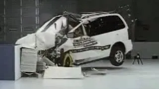 Crash Test 1997 - 2005 Pontiac Transport / Montana  , 1997 - 2005 Chevrolet Venture , 1997 - 2004 Oldsmobile Silhouette (Frontal Impact) IIHS "Narration"