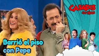 Moni humilla a Pepe de la peor manera frente a todo el mundo | Temporada 2 | Casados con Hijos