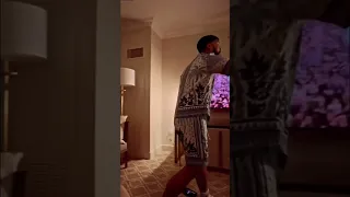 La reacción de anuel cuando vez esto en la televisión