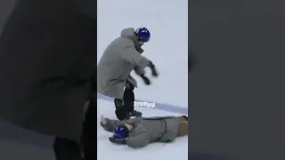 Taehyung fell while skating he need Jungkook 😂
