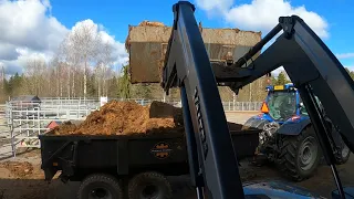 Peltotöiden aloitusta lantalan tyhjennyksellä. Valtra N111e ja Valtra N134D @Palmse Trailer ​