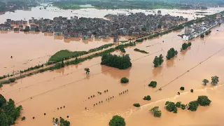 Čína: Ohromující video očitého svědka historické potopy!  Miliony domů ve vodě./China: A stunning ..