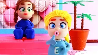 DibusYmas Elsa & Anna on the broken coach 💕 Superhero Play Doh Stop motion videos for kids