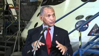 NASA Administrator Checks Out New Spacecraft