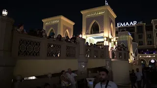 Dubai. Dancing fountains near the Burj Khalifa. Дубай. Танцующие фонтаны возле башни Бурдж Халифа.